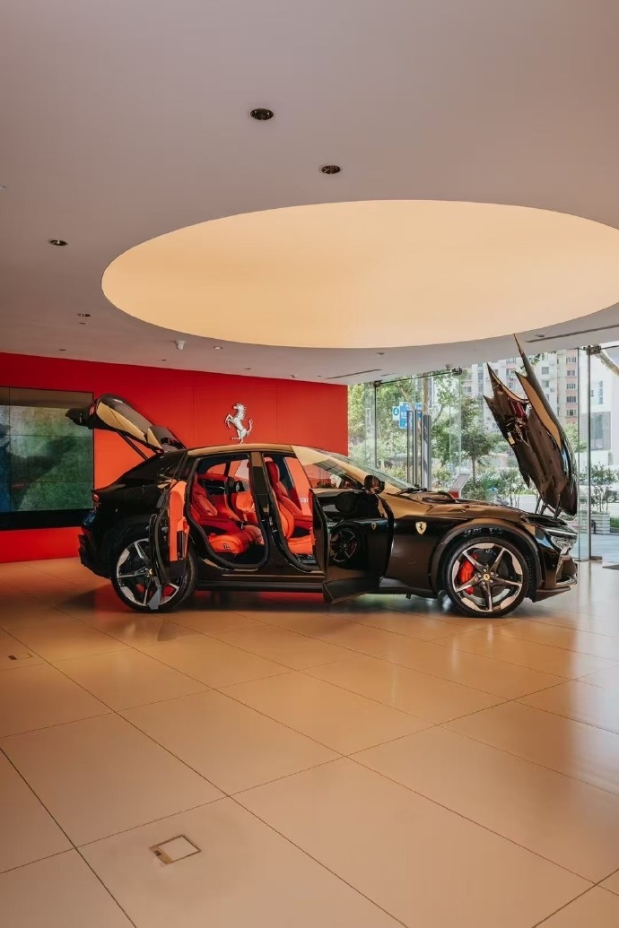 法拉利FUVpurosangue！500万的顶级SUV车型！质感直接拉满！