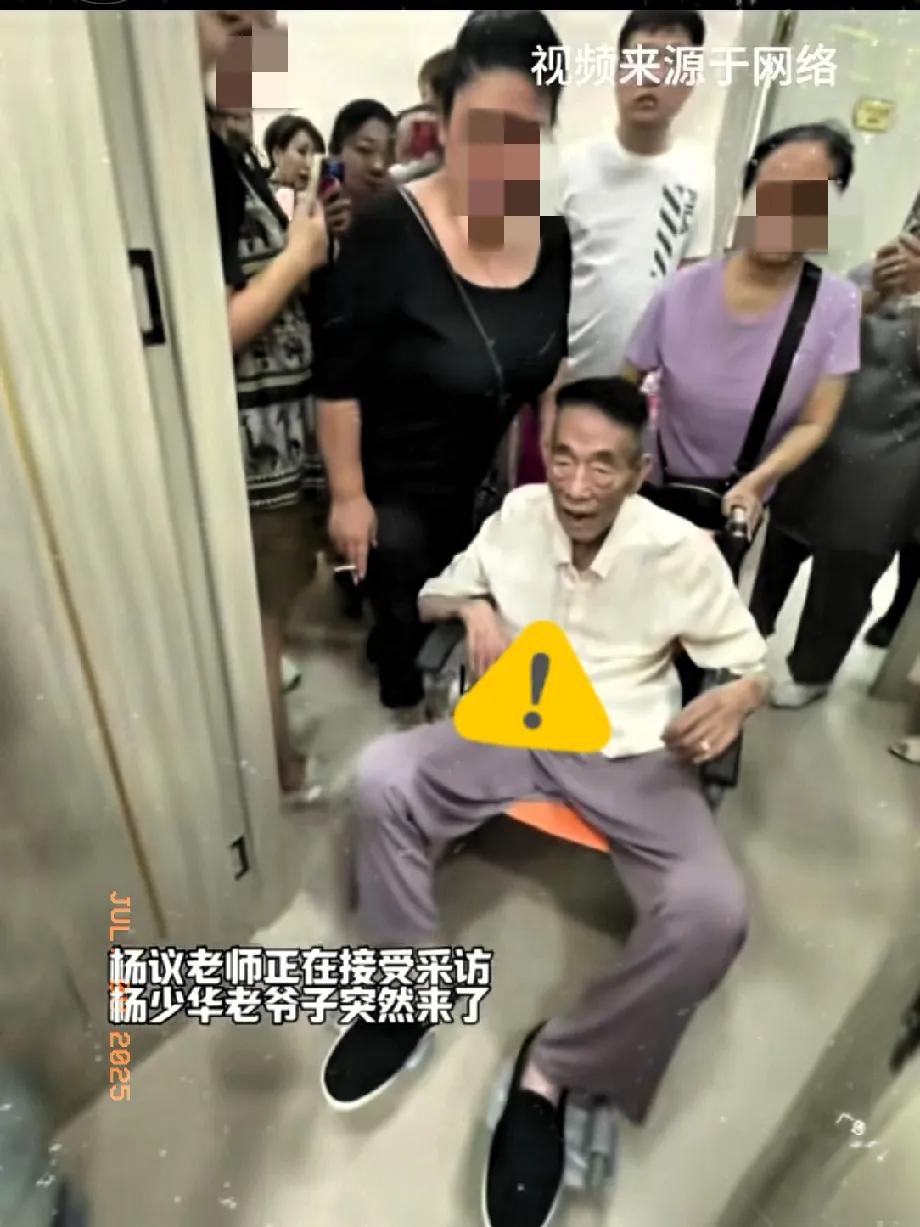 对比蔡澜的晚年生活。​94岁的杨少华是不幸的。​在他离世当天的上午，他还坐着