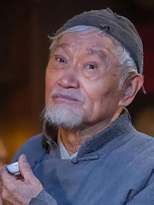 我问我老公，牛犇有两个儿子，小儿子叫王侃，跟妈妈姓，大儿子叫张维，跟谁姓的啊？我