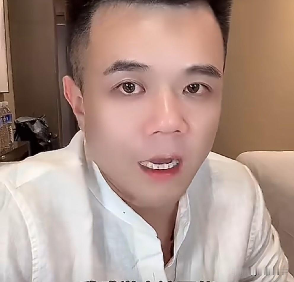 粉丝问小胖方丈说抄袭巴扎黑啤酒的人是吴迪吧？小胖回复他说