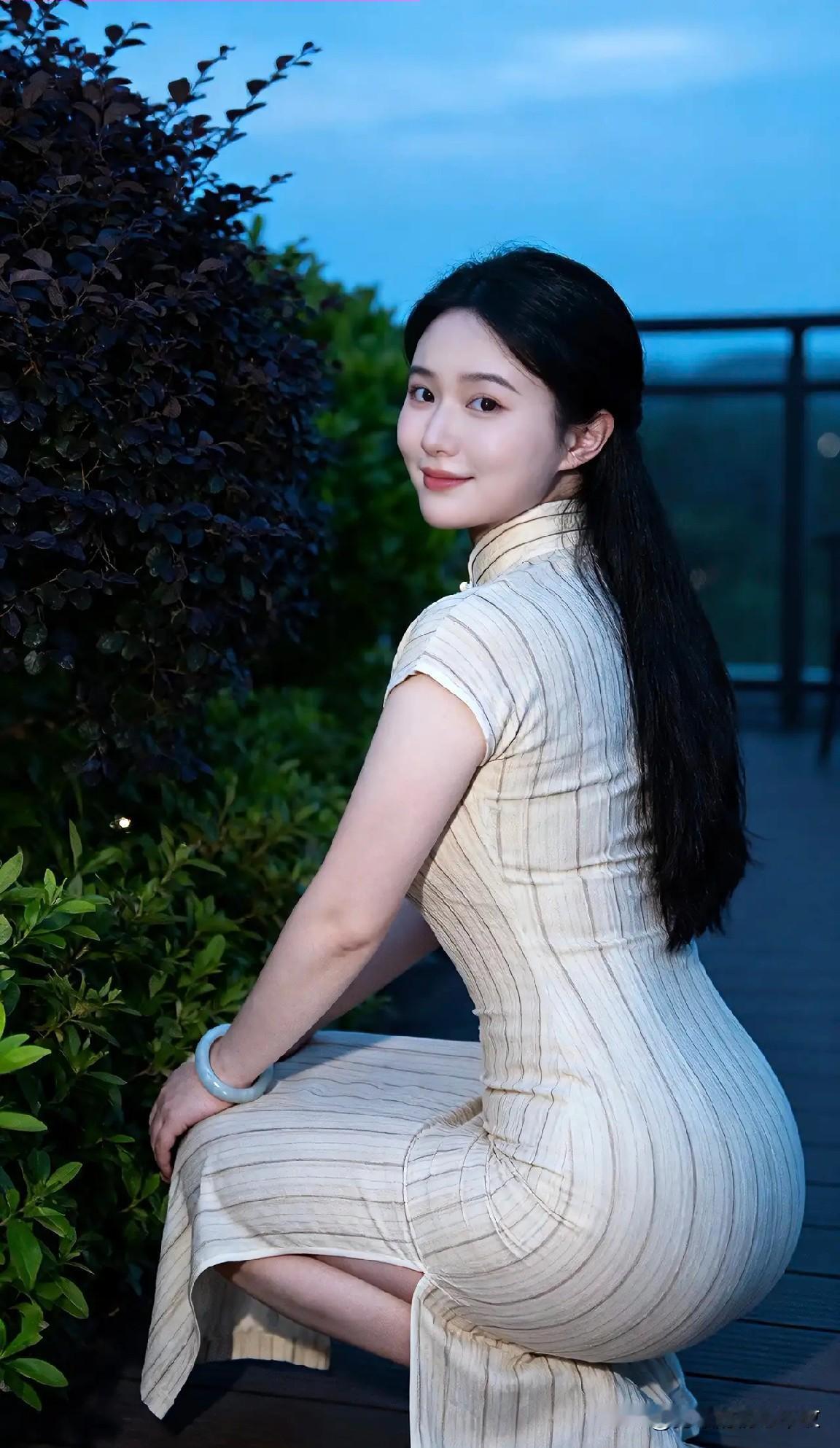 优雅旗袍，复古韵味，尽显东方之美四十岁左右的女人最大的魅力是什么你认为最有气质