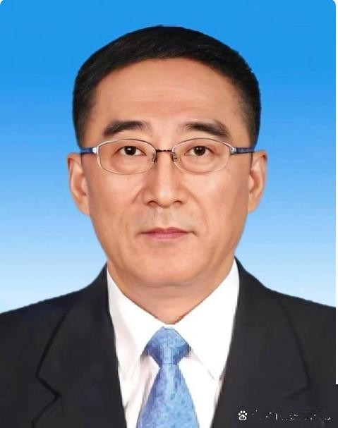 这瓜可真是大得惊人！汲斌昌，来自山东昌邑，大学一毕业就踏入了省里机关，在官场摸