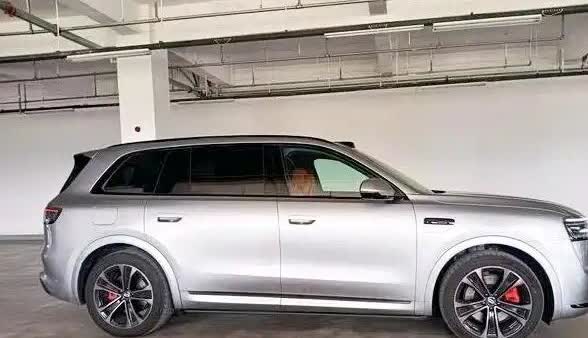 我真服了，问界的车是有什么魔力吗？我六月份的时候提了问界M8，发小朋