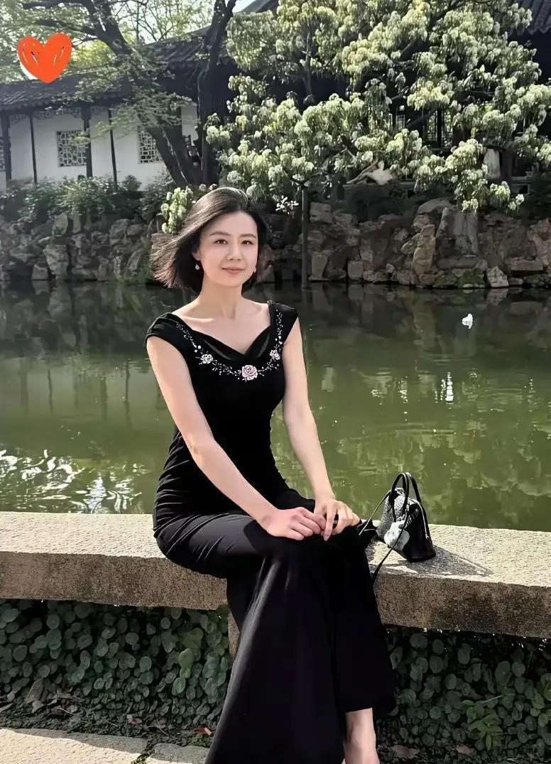 闺蜜77年，蛇年生，今年虚岁五十，老公出轨，三年前离的。她说后半辈子不找了，