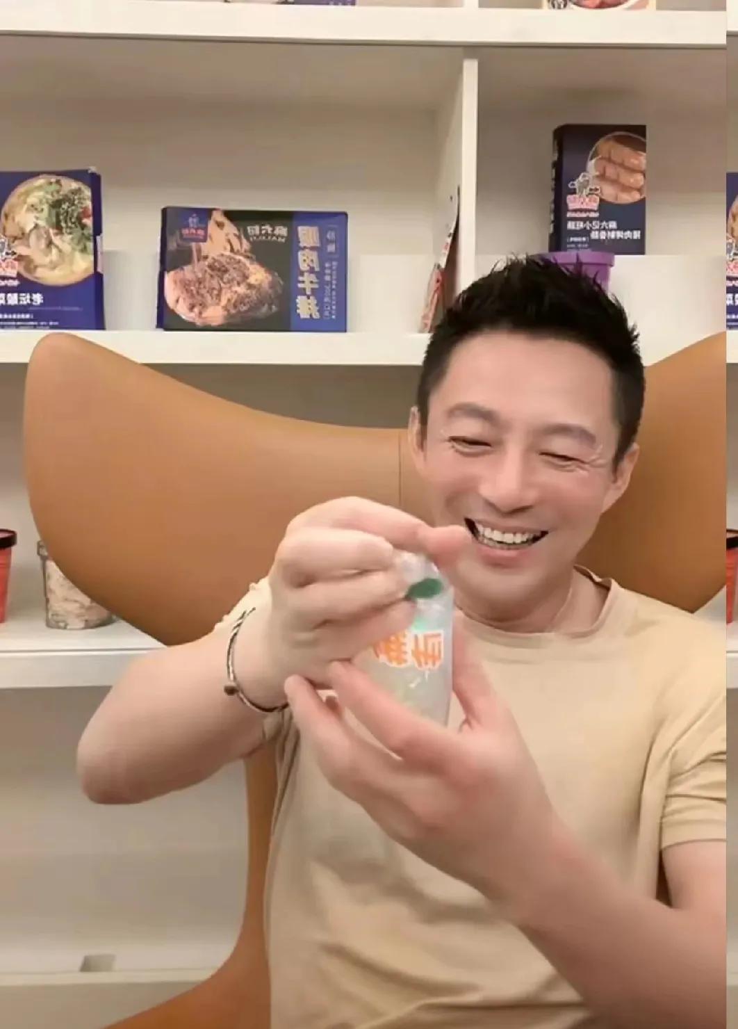 大S生前近乎疯狂保护的两个孩子在她去世后出镜了如果大S在天有灵一定会生