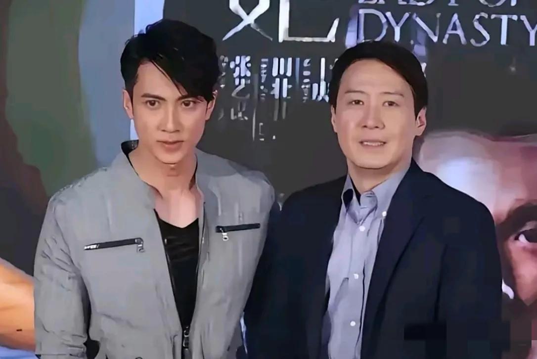 黎明与吴尊同框：不论是身材还是颜值，不论是身高还是气质都被吴尊秒杀呀，你看是吗？