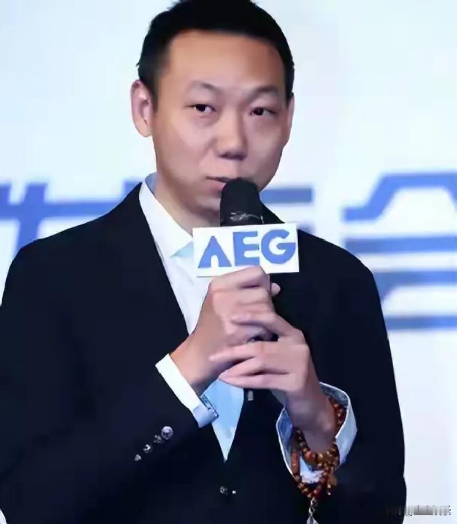 余毓兴本想借法律诉讼“毁掉”张柏芝，却反被舆论反噬。他以“干爹”身份自居，指控张