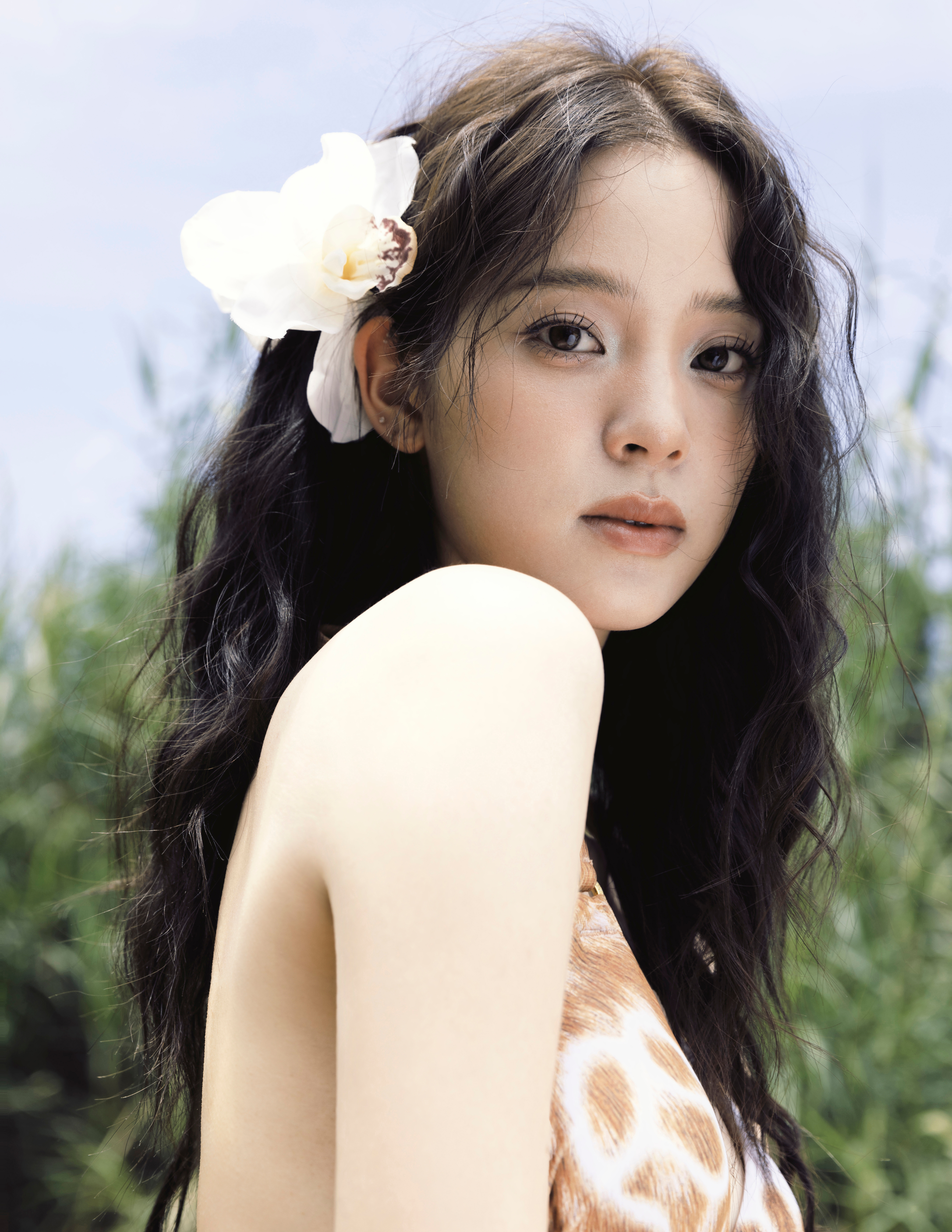 欧阳娜娜Vogue海边随拍🐚欧阳娜娜短发​​​