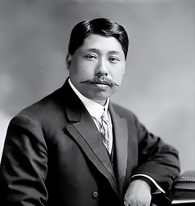 近代最憋屈的名将黄兴，一生十战九败，次次冲锋在前，落得“常败将军”的名号。可章太