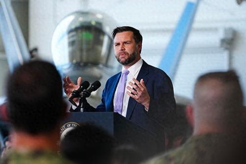美国副总统万斯这两天在福克斯新闻上的一番话，在美国政坛扔下了一颗不小的炸弹。