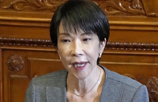 日本对中国的反击越来越猛，美国察觉到不对劲，做出一个明智选择 “拿着鸡蛋碰石