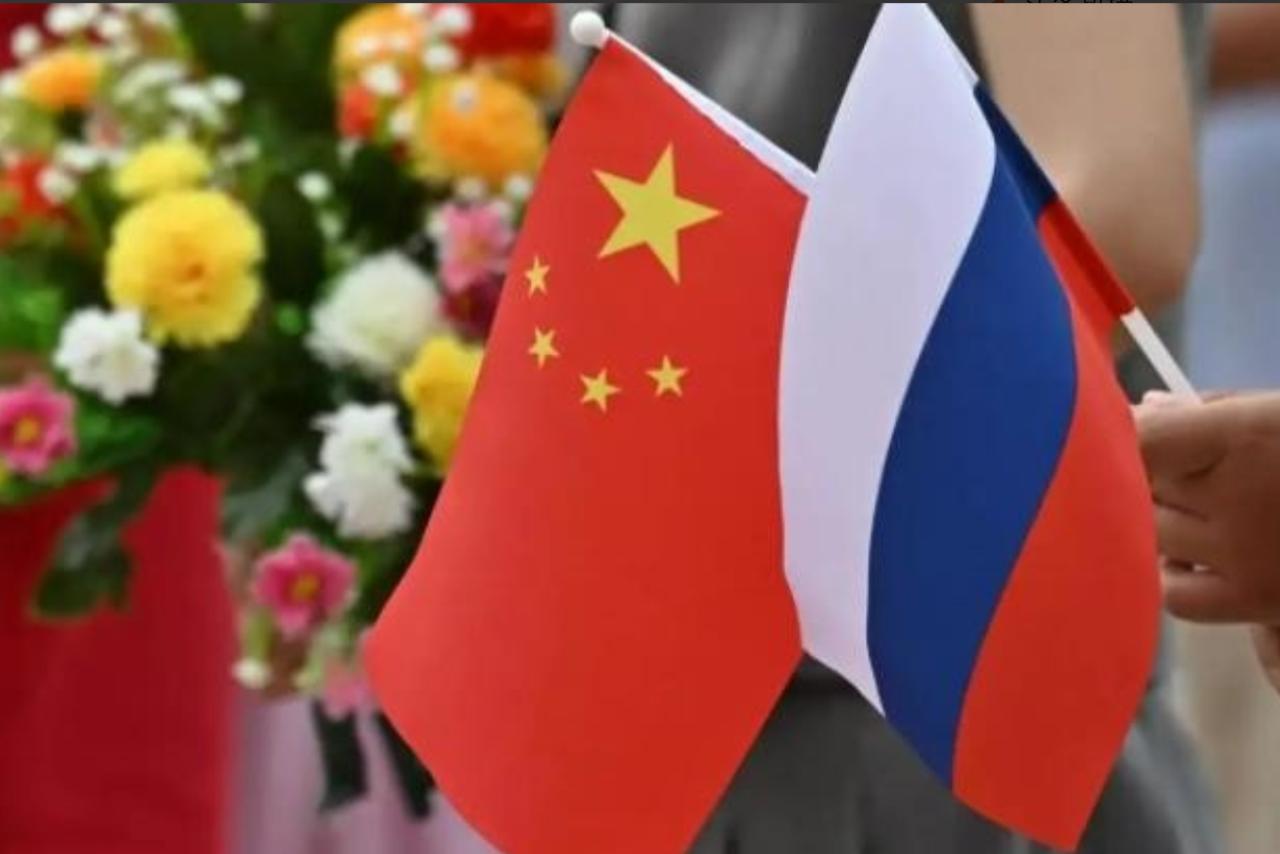 俄罗斯再这样被耗下去，会不会亡国？亡不亡国的，我不知道。但泽连斯基多撑一天，咱们