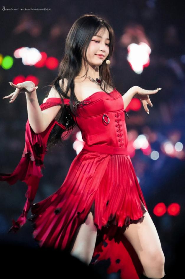 虞书欣的新饼《云初令》搭档张云龙，张云龙这两年挺受爱奇艺待见，连续拍了爱奇艺的