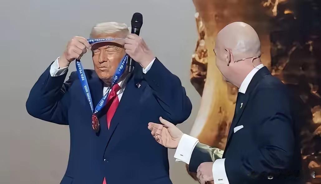 国际足联主席尴尬了！​世界杯再过两天就开幕了，结果出了个天大的笑话——伊朗队好