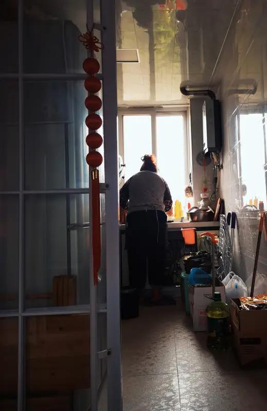 我坐月子婆婆一分钱不花，我妈来住三天，她连夜收拾行李要走我坐月子第12天，