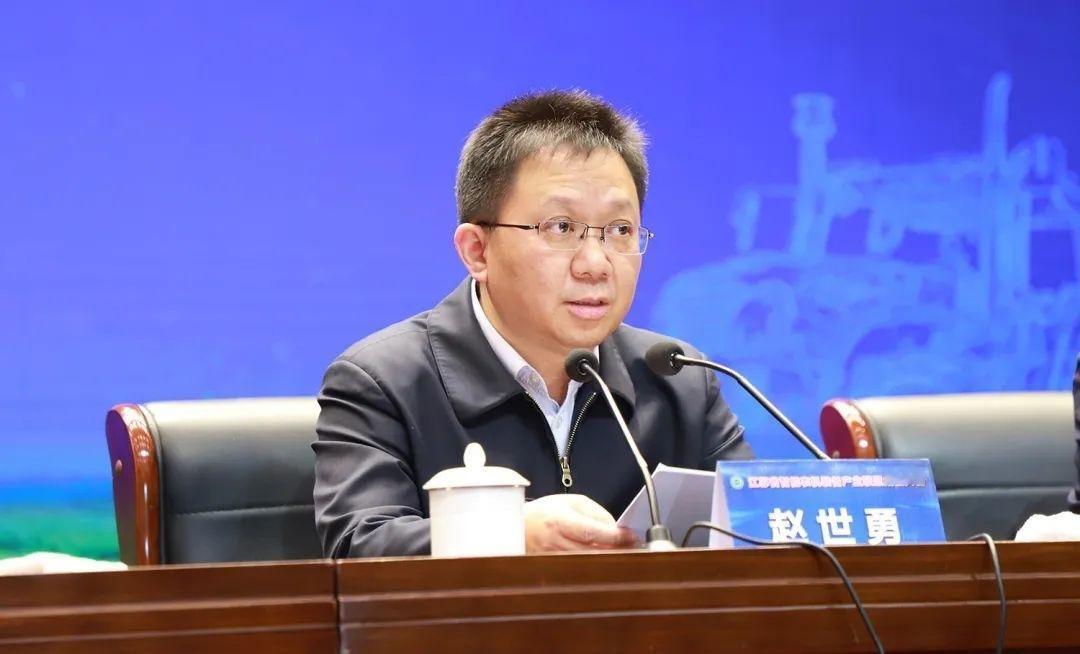 谁能想到，三十多年前一个在四川天天和农作物打交道的农学毕业生，如今会跨越重重考验