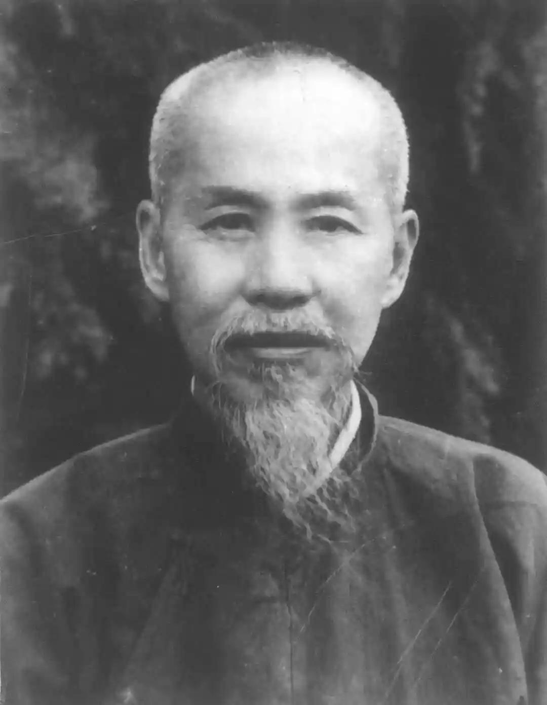 1944年春，李耀先拜见恩师熊十力。正是早餐时，师娘端出10个汤元招待。李耀