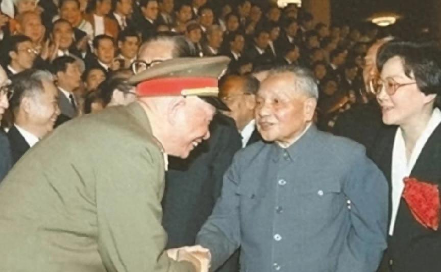 开国中将突遭歹徒铁棍袭击身受重伤，危急时刻其儿子携带血衣进京向老首长求助！19