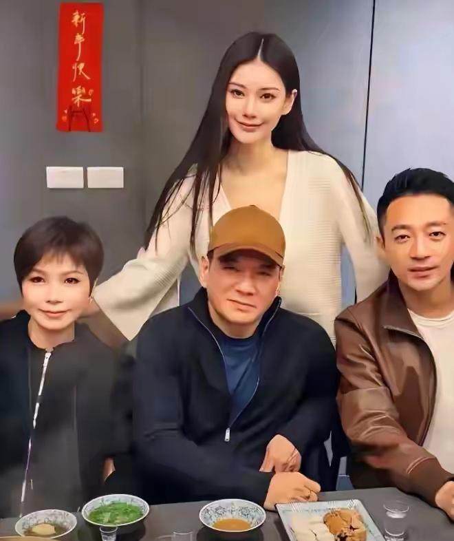 马筱梅生子后汪家琐事频上热搜，网传她想让孩子随母姓、在台北买房，张兰也不参加孙子