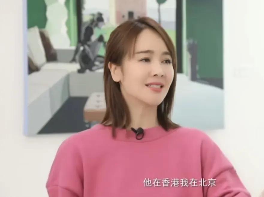 演员左小青说：“我前夫比我大将近20岁，他是个成功的商人，在那段婚姻里，他是