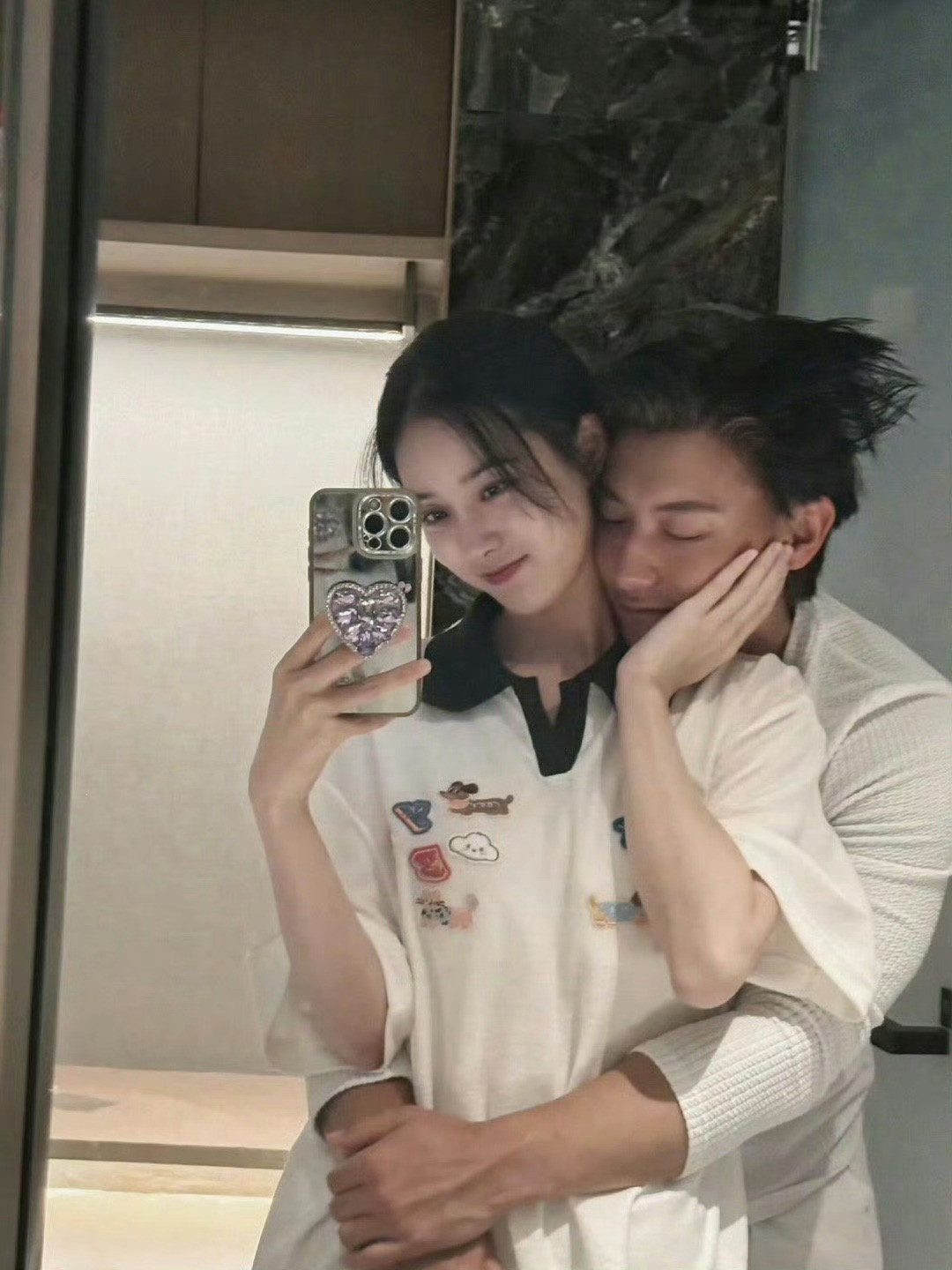 黄子韬徐艺洋巧克力水蜜桃这届网友是甜品大师吧！把黄子韬徐艺洋同框比作巧克力大