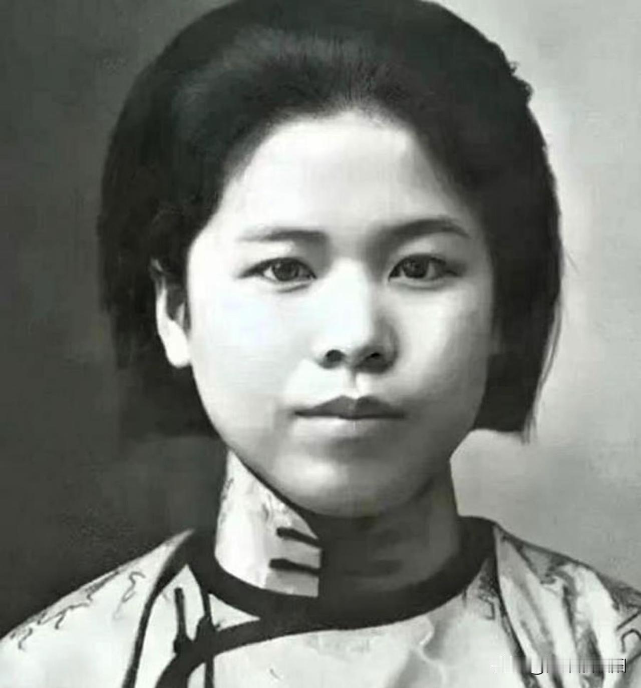 她绝食22天后狱卒当众扒下她的裤子——不是逼供是怕她死得太体面谢葆真就是她