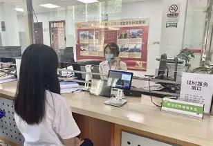 逛一趟政务大厅瞬间顿悟！终于明白，为什么年轻人拼了命也要考公。现在外面的职场环