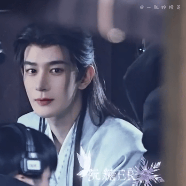 于正给夏之光月鳞绮纪打call于正给夏之光新剧打call于正老师是真喜欢《月鳞绮