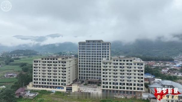 8月3日-2果敢同盟军第一批优抚人员住进军翔小区时隔五年多昂山素季与国际红十