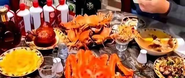 青岛豪华同学会变“杀熟”现场：26万天价账单背后，竟是老同学与餐厅的抽成游戏？