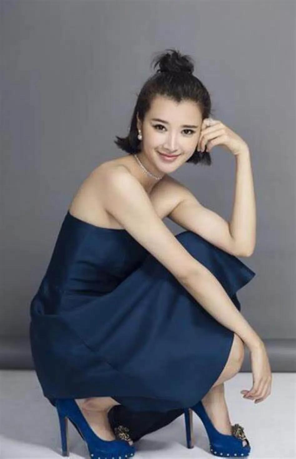 喜欢奚望对人坦诚，没有妈妈的温良贤淑，但是娇媚也挺让人喜欢的最近看到演员奚望