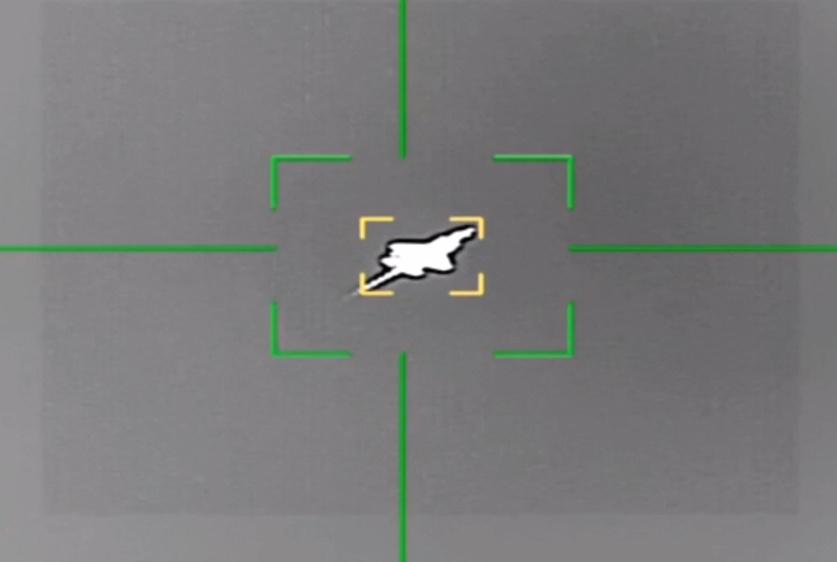 “放弃采购S-400，打了F-35A隐身战斗机，伊朗防空军的路走对了！”当地时间