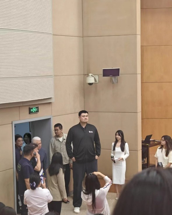 在复旦体育科技人文创新论坛见到高人啦，高人就是姚主席#复旦大学