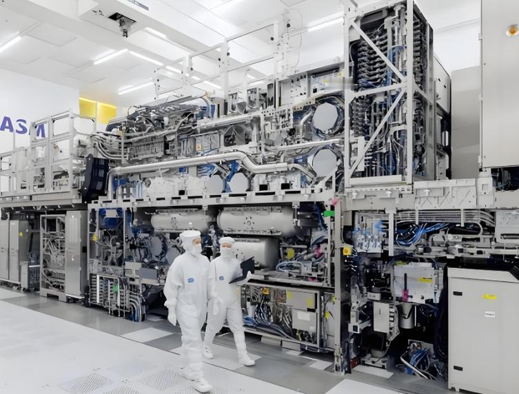 在半导体制造的深紫外（DUV）与极紫外（EUV）光刻工序中，准分子激光器需要持续