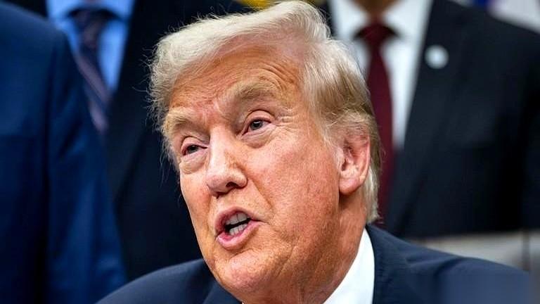 我算是看明白了，这哪是查案子啊，这分明是年底了，两边都在冲业绩。你撕我一页，我