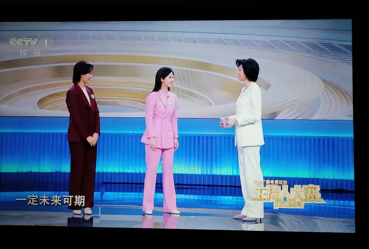 第二阶段主持人大惊艳亮相。周日下午五时，第七场主持人大赛开启。选手水平高，像