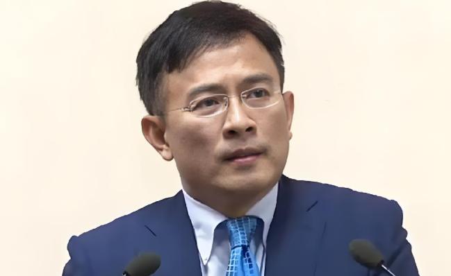 台湾媒体人彭文正表示：我确定我是台湾公开承认我是同路人的第一人，结果无一人敢与我