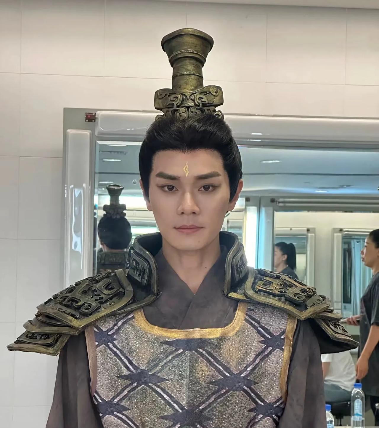 不愧为央视是知道如何利用曹骏这张俊俏的脸的我以为他饰演越王勾践结果他饰演