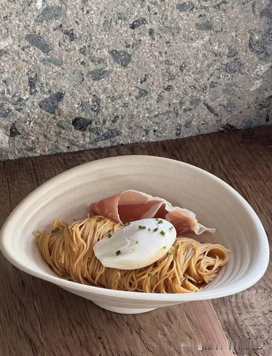 看到一段话，突然就释怀了：它说，有啥好焦虑的呢？来这世上的人，有几个能活着回去