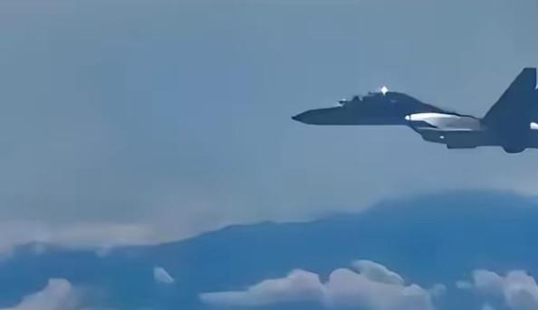 解放军这次不演了，直接掀翻台湾这张无理取闹的桌子！2026年4月21日上