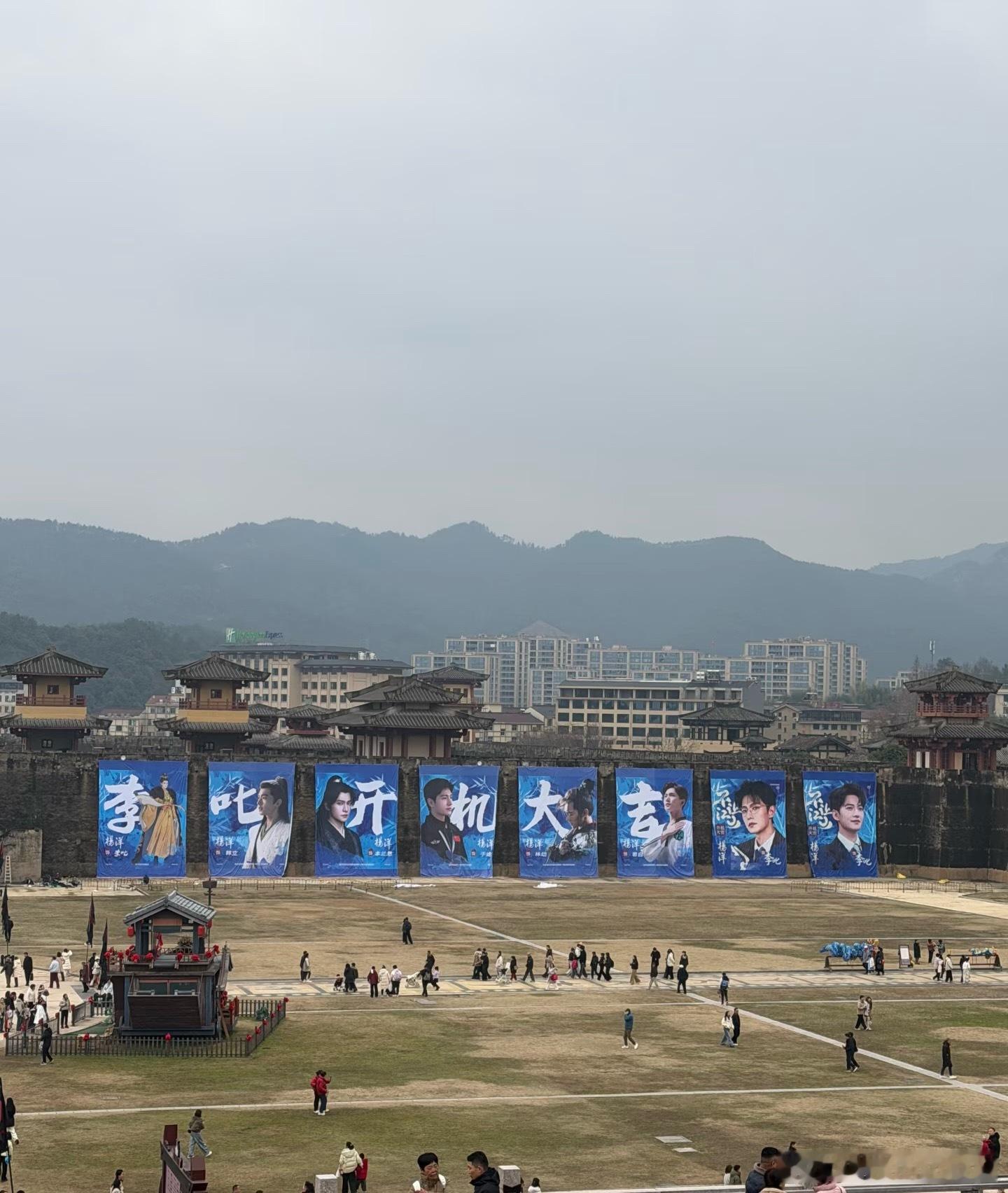 这就是一番大男主的待遇吗好壮观的剧宣…好大的杨洋