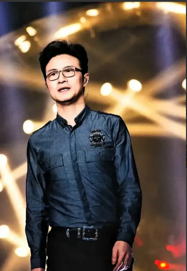 尽管汪峰不停的换女人看起来很渣汪峰被很多人骂很渣，但他其实在感情上还是比较