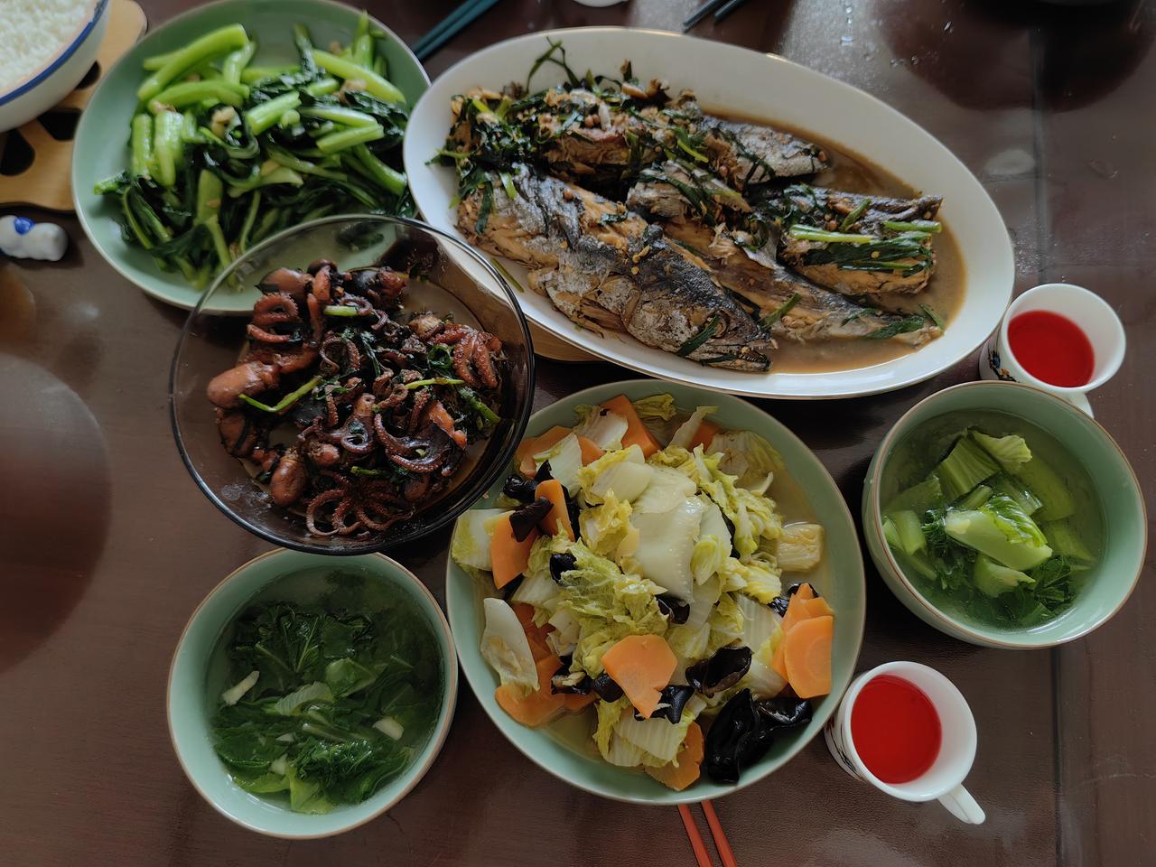 立冬后讲究“冬藏”，此时身体需要储存足够能量抵御寒冷。作为营养师，我建议通过改变