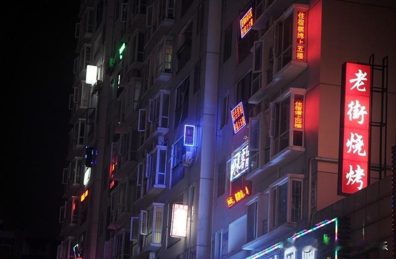 现在00后日子过的还是挺滋润的。网上是感觉00后一个个苦大仇深，长期性压抑。