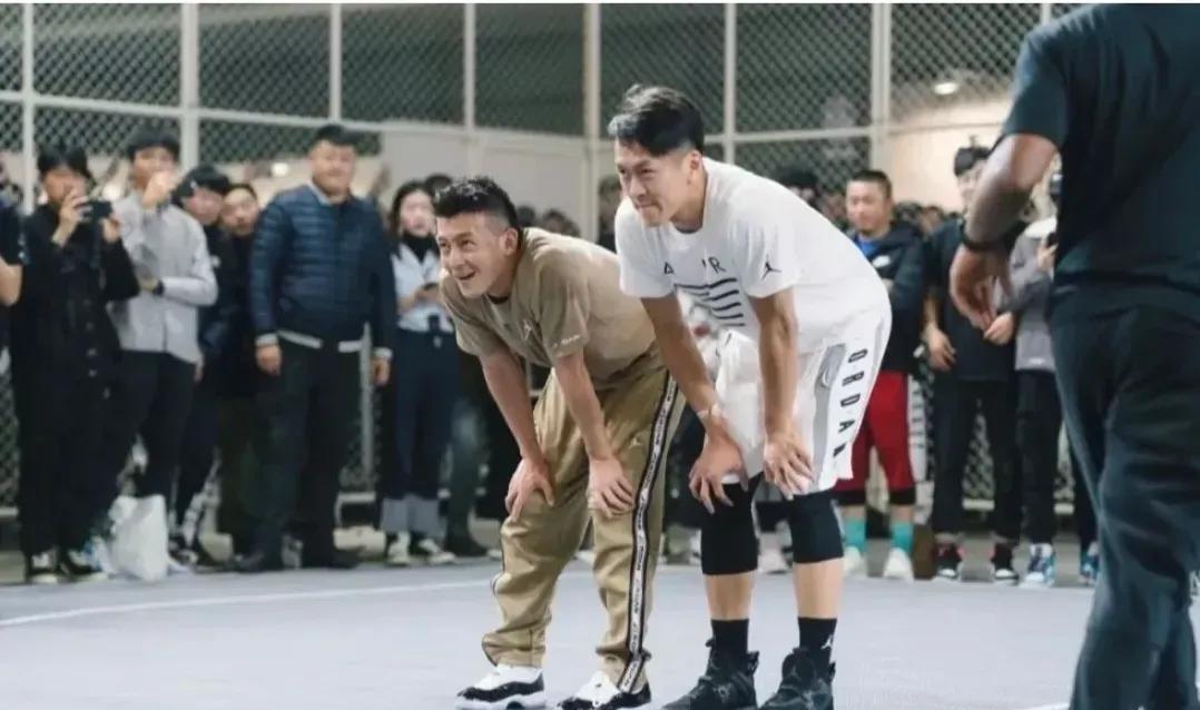 陈冠希依然那么帅气！妥妥的帅哥一枚！感觉陈冠希是一位超级幽默的男人，浑身透着一