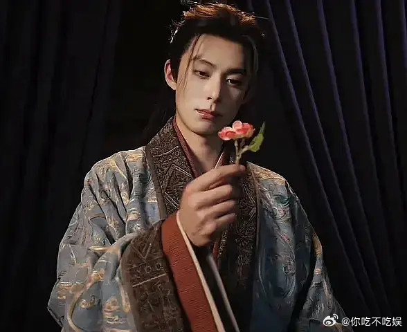 现在真的已经不知道王鹤棣是帅哥还…了