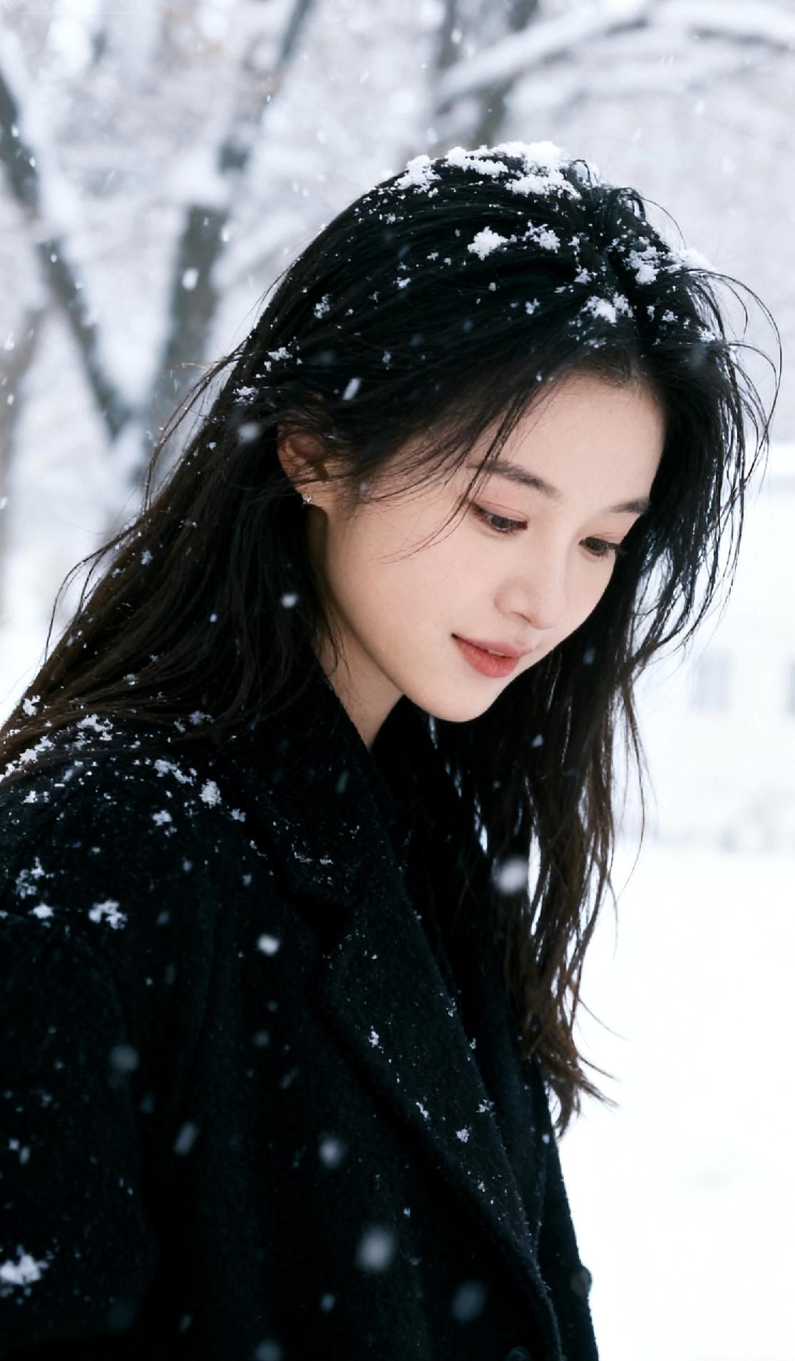 人到一定年纪才懂最高级的清醒从不是说服别人而是守住自己的节奏我不踏入你的消