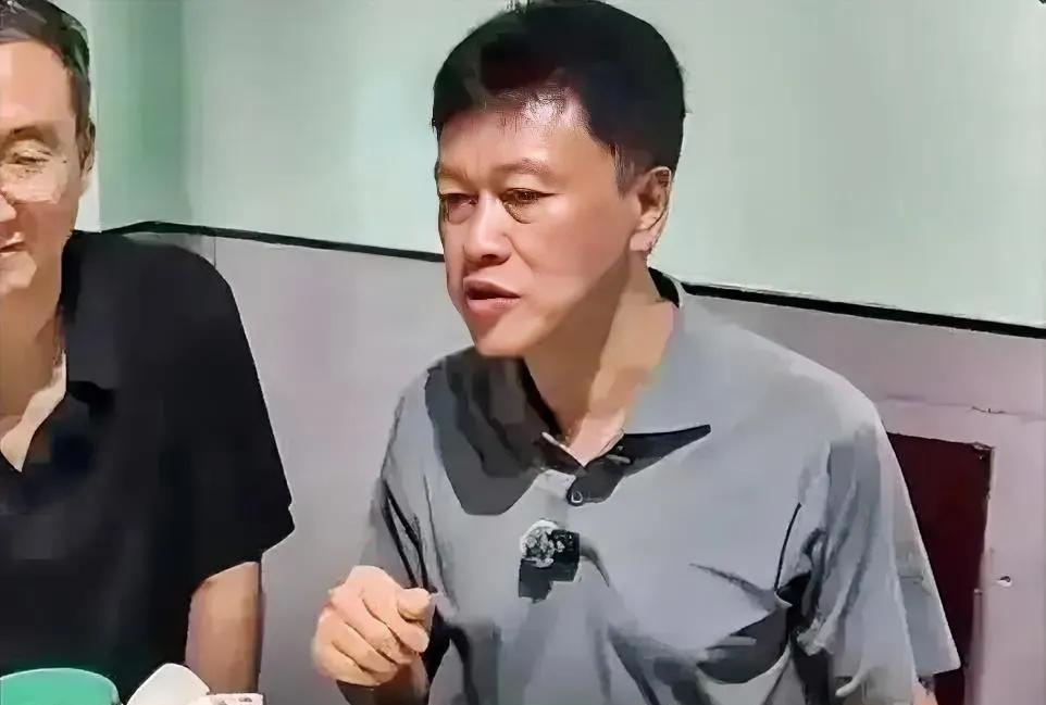 重庆荣昌，书记自掏腰包带头下馆子请客吃饭，被推上了舆论的风口浪尖。在这个特殊时期