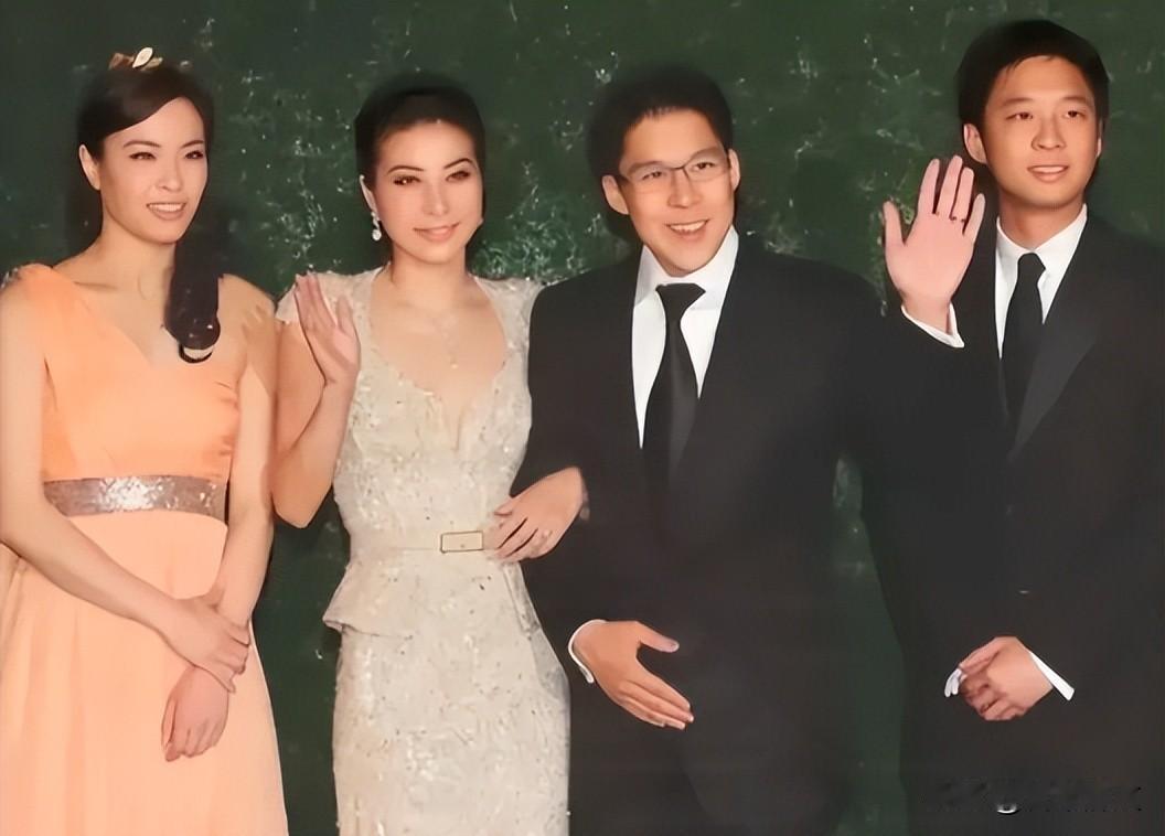 上海奉贤赛艇场，吴敏霞穿着旧运动鞋教孩子划桨。她脸没化妆，头发扎得松，说话声音不