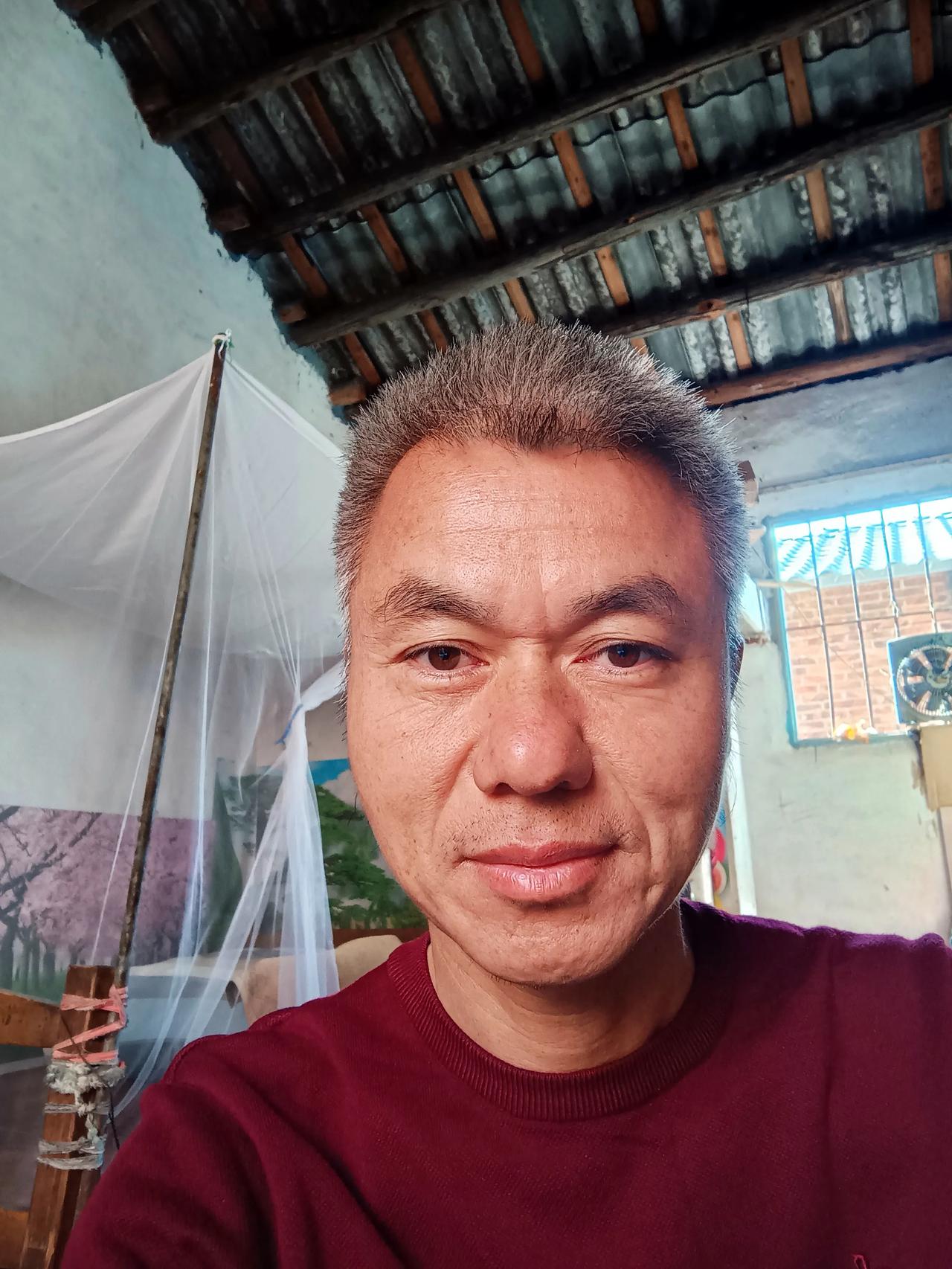 是这样的，最近在工厂打工，认识了一个整整小我20岁的姑娘。她今年刚25岁，我